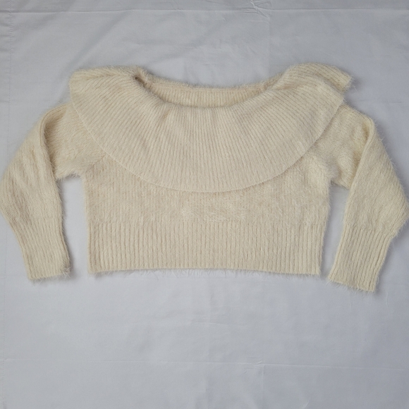 Women's Fuzzy Soft Ivory Crop Top Sweater - Picture 7 of 10